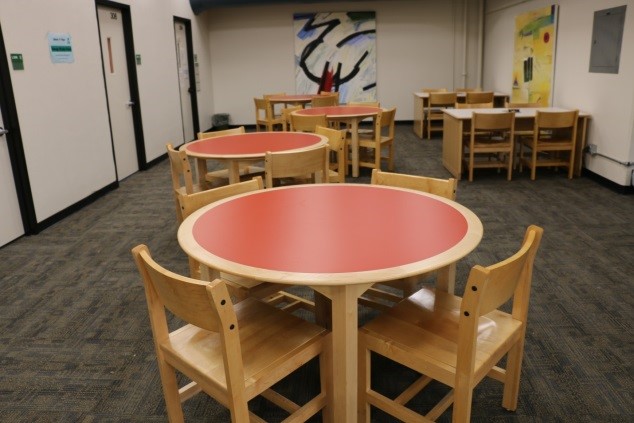 Bright round tables with chairs 